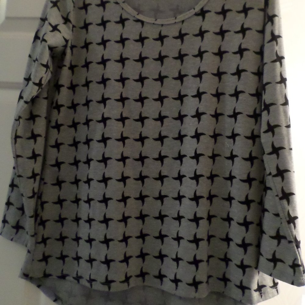 LuLaRoe Black on Gray Houndstooth Top Size Medium